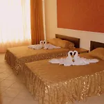 Ryor - Breakfast And Free Parking Szálloda 3*