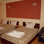 Ryor - Breakfast And Free Parking 3* Napospart