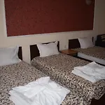 Ryor - Breakfast And Free Parking 3* Napospart