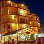 Ryor - Breakfast And Free Parking 3*