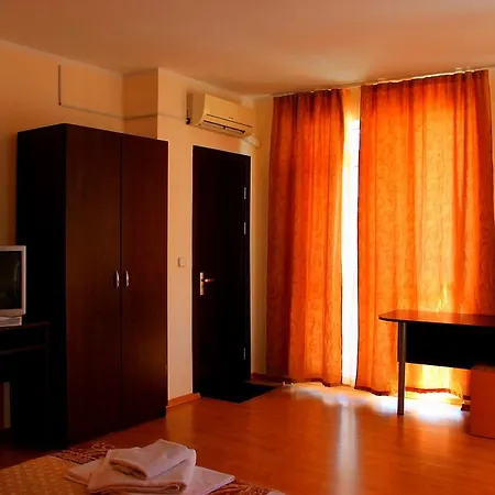 Ryor Hotel - Restaurant & Free Parking 3*