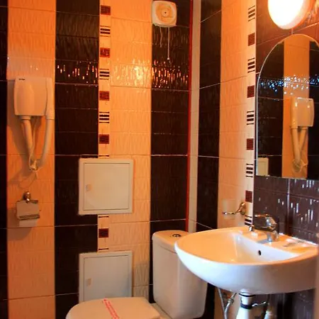 Ryor Hotel - Restaurant & Free Parking Hotel 3*