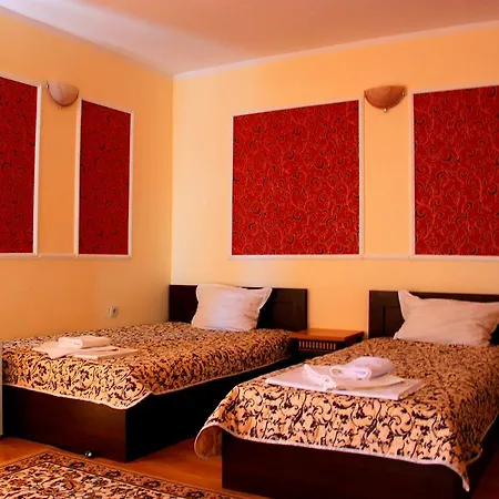 Ryor Hotel - Restaurant & Free Parking