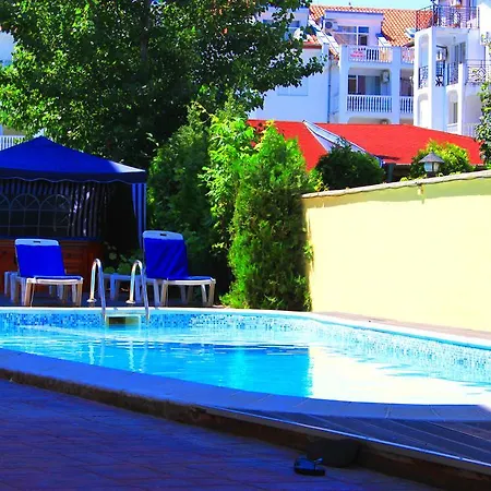 Ryor Hotel - Restaurant & Free Parking 3*