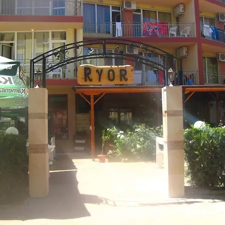 Ryor Hotel - Restaurant & Free Parking