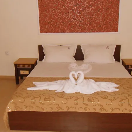 Ryor Hotel - Restaurant & Free Parking Hotel 3*