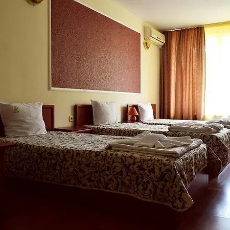 Ryor Hotel - Restaurant & Free Parking Hotel