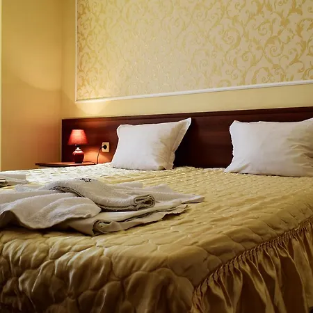 Ryor Hotel - Restaurant & Free Parking