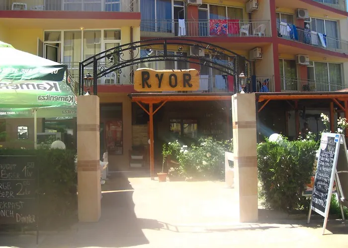 Ryor - Breakfast And Free Parking