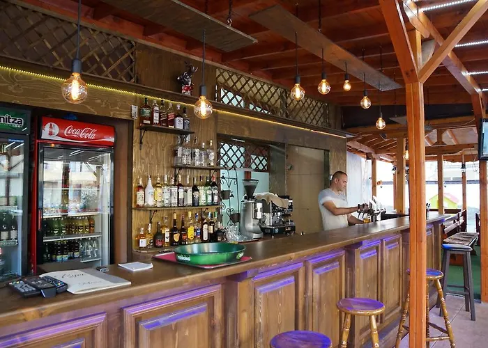 Отель Ryor - Breakfast And Free Parking