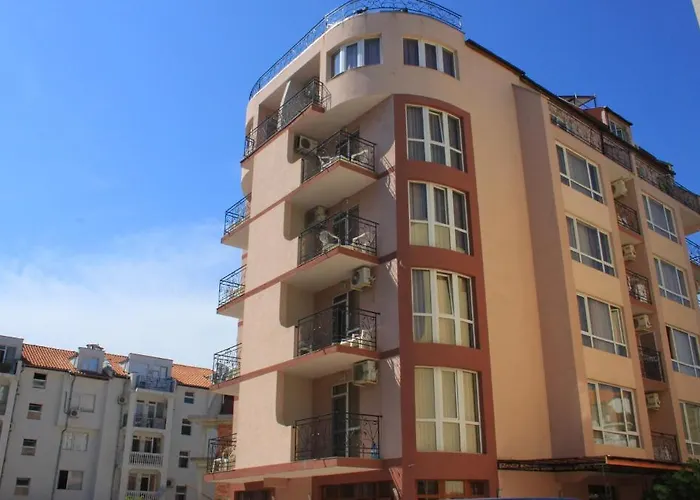 Отель Ryor - Breakfast And Free Parking Солнечный берег