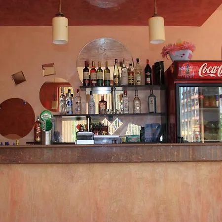 Hotel Ryor - Restaurant & Free Parking