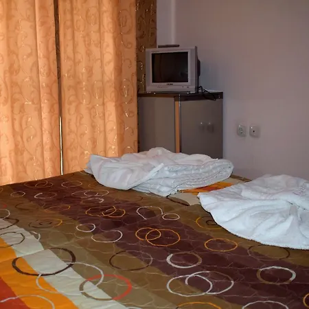 Ryor Hotel - Breakfast&Free Parking Hotel 3*