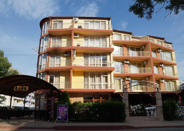 Ryor - Breakfast And Free Parking