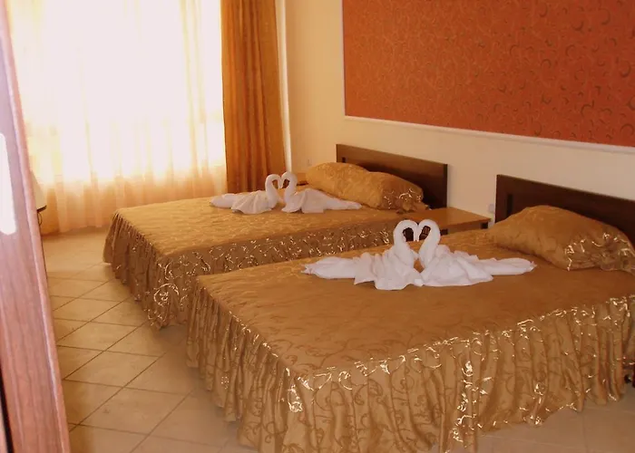 Ryor - Breakfast And Free Parking Отель 3*