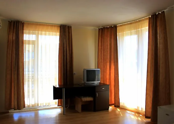 Отель Ryor - Breakfast And Free Parking Солнечный берег