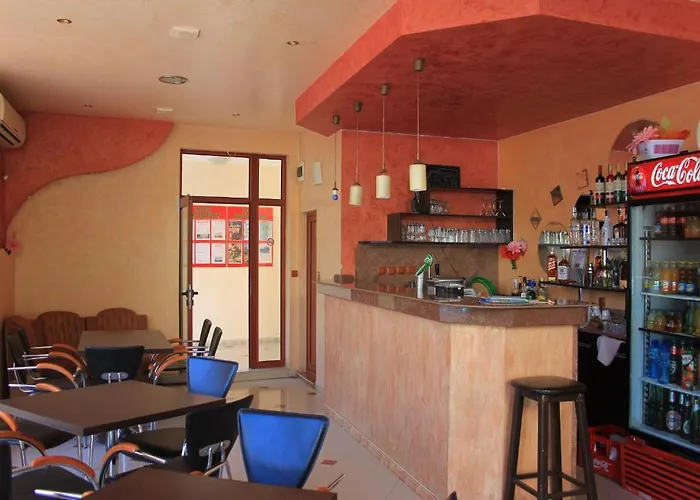 Ryor - Breakfast And Free Parking Отель Солнечный берег