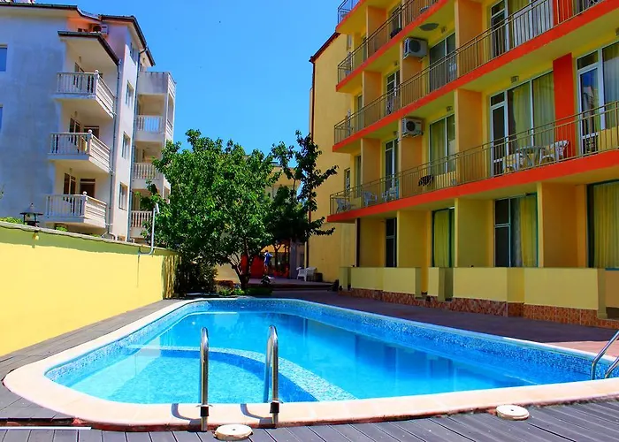 Ryor - Breakfast And Free Parking Отель 3*