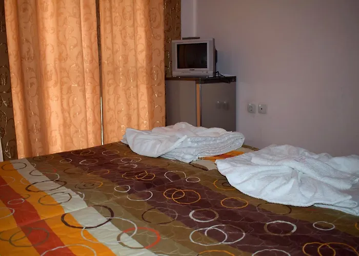 Ryor - Breakfast And Free Parking Отель 3*