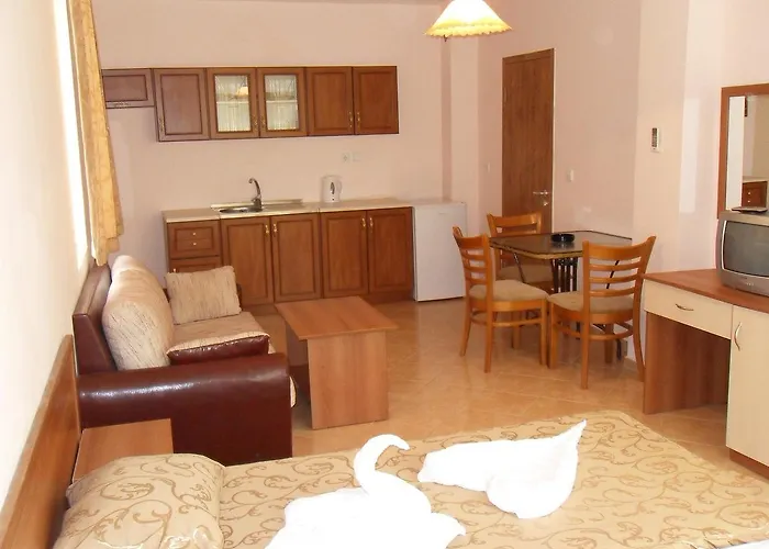 Отель Ryor - Breakfast And Free Parking Солнечный берег