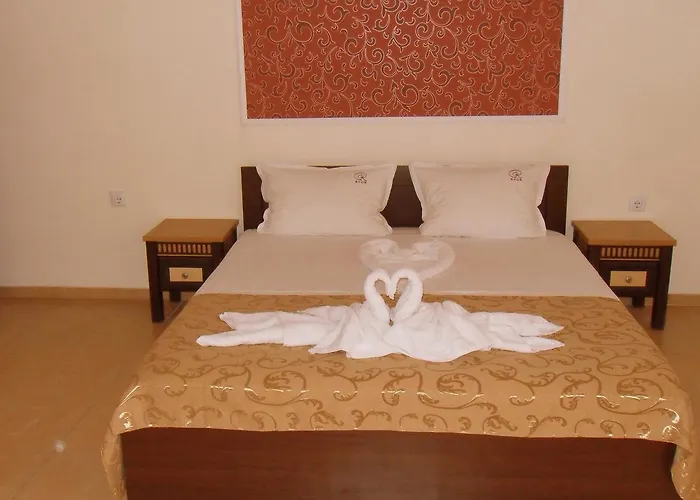 Ryor - Breakfast And Free Parking Отель 3*