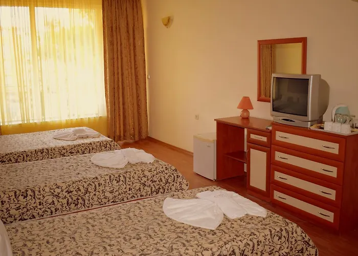 Ryor - Breakfast And Free Parking Отель 3*