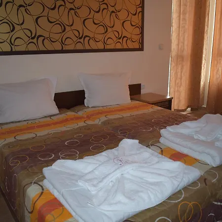 ホテル Ryor - Breakfast And Free Parking 3*