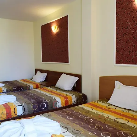 ホテル Ryor - Breakfast And Free Parking 3*