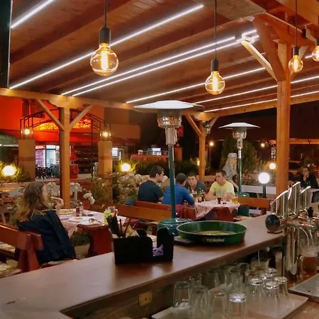 Ryor - Breakfast And Free Parking ホテル 3*